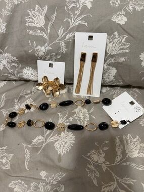 I am Gold-Tone and Black Bead Link Necklace